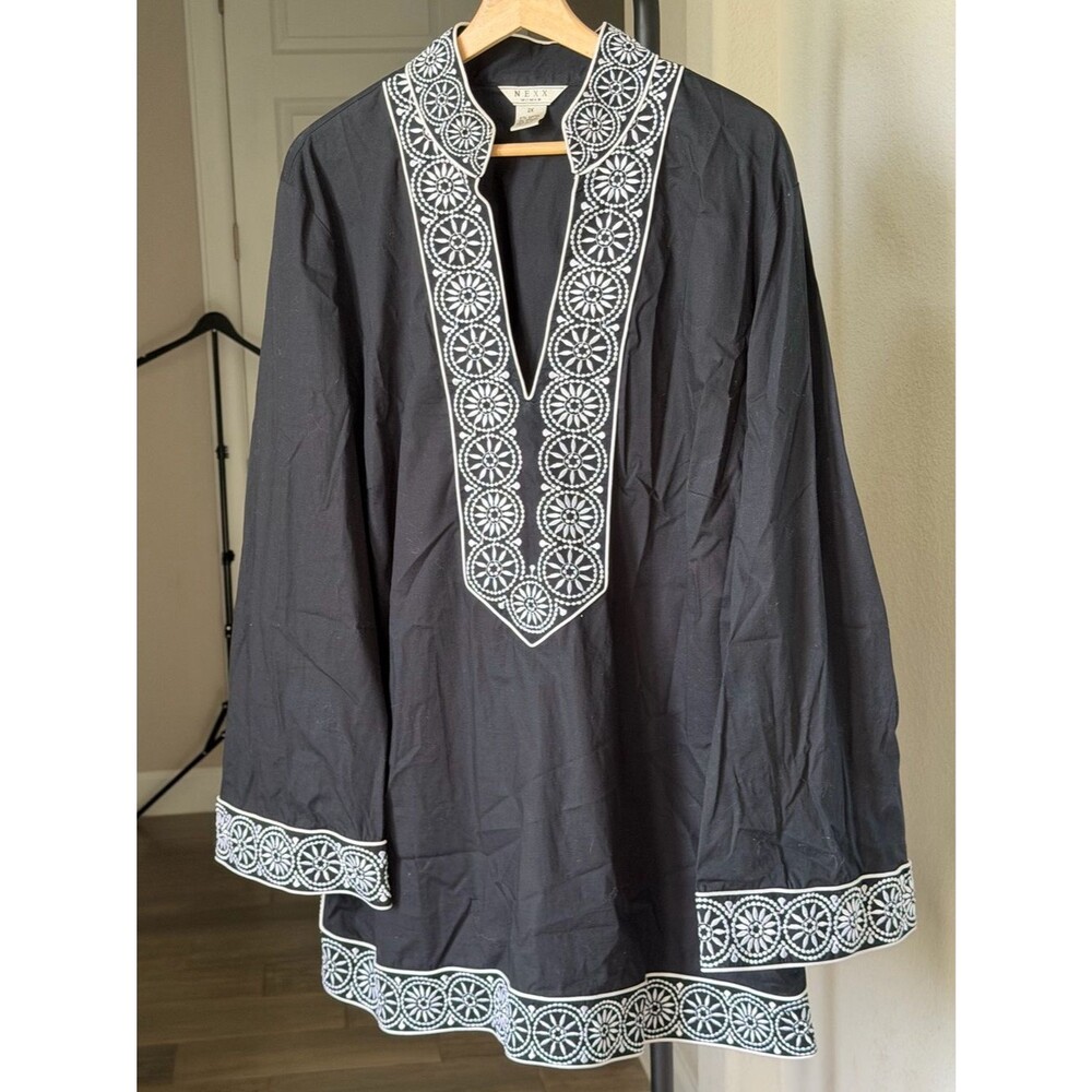 Nexx Women's Black and White Tunic Embroidered Top V-Neck Sleeve 2x Boho
